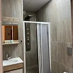 Sevin Stone גורמה