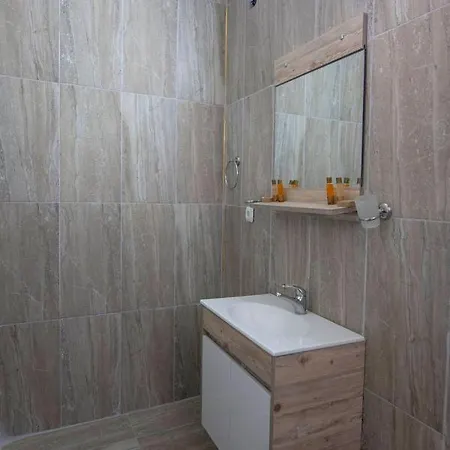 Sevin Stone Проживание в семье Гореме